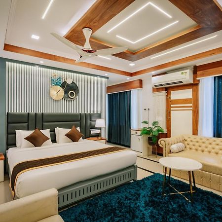 Excellency Airport Hotel Kochi Buitenkant foto