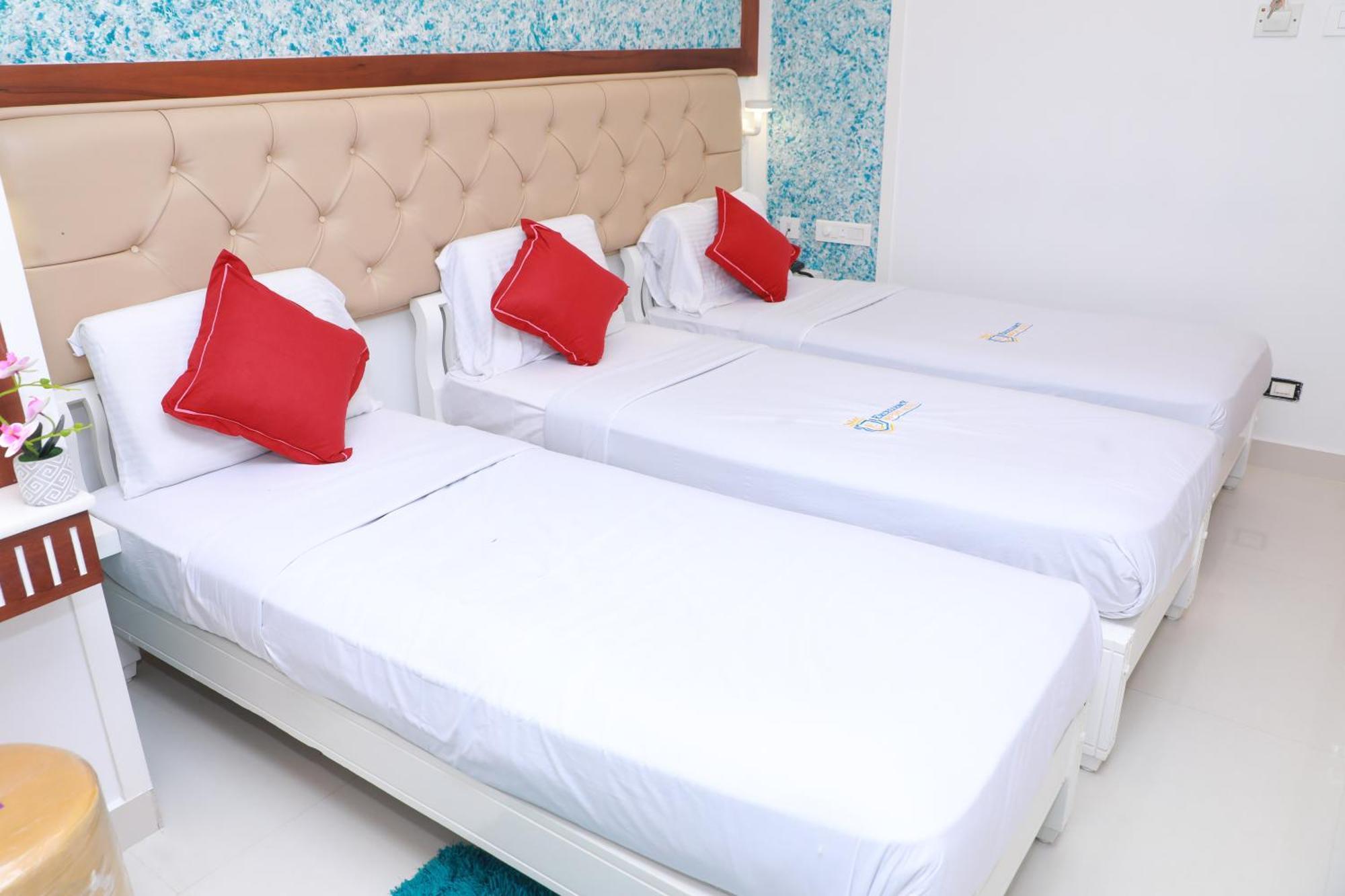 Excellency Airport Hotel Kochi Buitenkant foto