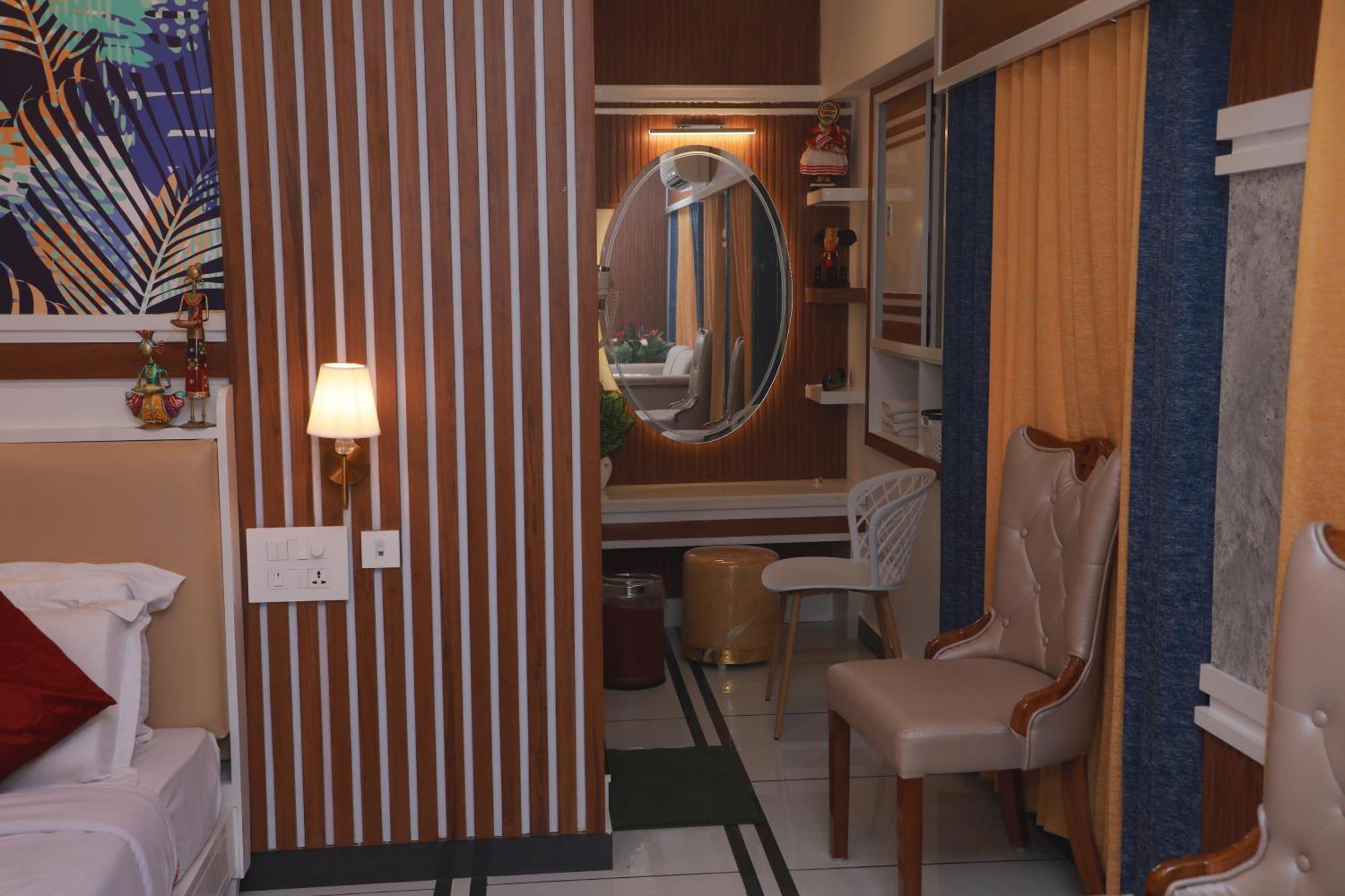Excellency Airport Hotel Kochi Buitenkant foto