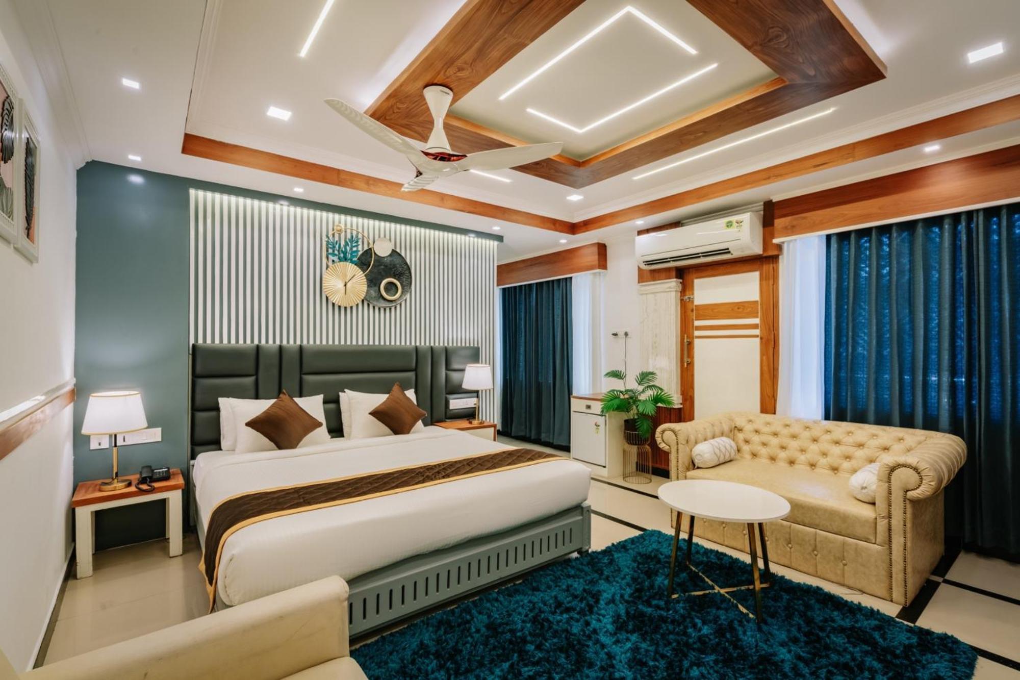 Excellency Airport Hotel Kochi Buitenkant foto
